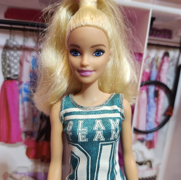 Barbie - Picture 2 of 5